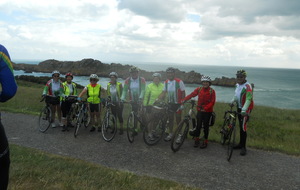 Le cyclo club de Montauban de Bretagne à la pointe du Grouin.